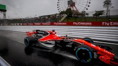 SUZ91 SUKUZA (JAP&Oacute;N), 6/10/2017.- El piloto espa&ntilde;ol de la escuder&iacute;a McLaren-Honda, Fernando Alonso, participa en el segundo entrenamiento previo al Gran Premio de Jap&oacute;n en el circuito de Sukuza (Jap&oacute;n) hoy, 6 de octubre de 2017, que se celebrar&aacute; el pr&oacute;ximo domingo 8 de octubre. EFE/DIEGO AZUBEL