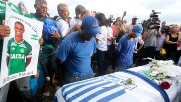 Brasil entierra con cariño a los jugadores de Chapecoense