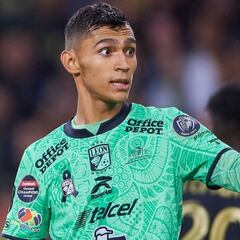 Rayados refuerza el medio campo con Fidel Ambriz