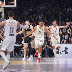 Tavares hace los deberes con su primera canasta ganadora