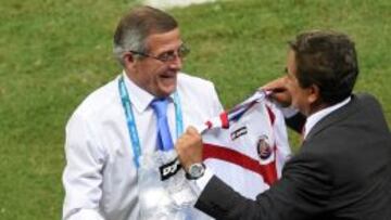 Tabarez (Uruguay) con Pinto (Costa Rica).