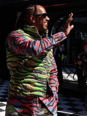 El piloto británico de Mercedes, Lewis Hamilton, llegando al circuito de Albert Park en Melbourne.