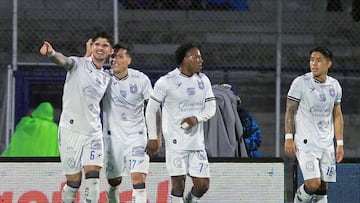 Queretaro's Uruguayan midfielder #06 Santiago Homenchenko (L) celebrates with teammates Argentine forward #37 Mateo Coronel, Ecuadorian midfielder #07 Jhojan Julio, and midfielder #16 Angel Zapata after scoring a goal during the Liga MX Apertura football tournament match between Cruz Azul and Queretaro at the Olimpico Universitario Stadium in Mexico City on September 24, 2025. (Photo by Victor Cruz / AFP)