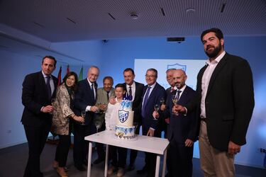 La camiseta es un homenaje al Málaga del mítico Juanito y está inspirada en la de la temporada 1988-89, en la que el de Fuengirola jugó.