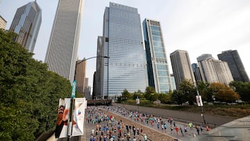 Runners compete during the 2023 Bank of America Chicago Marathon in Chicago, Illinois, on October 8, 2023. (Photo by KAMIL KRZACZYNSKI / AFP)