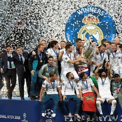 ¿Cuántas medallas de campeón y subcampeón reparte la UEFA y de qué están fabricadas?