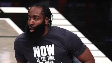 NEW YORK, NEW YORK - JANUARY 18: James Harden #13 of the Brooklyn Nets warms up before the game against the Milwaukee Bucks at Barclays Center on January 18, 2021 in New York City. NOTE TO USER: User expressly acknowledges and agrees that, by downloading and/or using this Photograph, user is consenting to the terms and conditions of the Getty Images License Agreement. Al Bello/Getty Images/AFP
== FOR NEWSPAPERS, INTERNET, TELCOS & TELEVISION USE ONLY ==