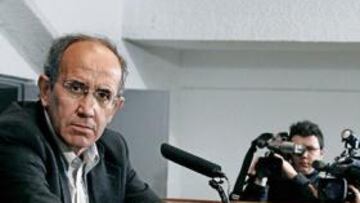 <b>ADIÓS. </b>Jabo Irureta, en la conferencia de prensa que ofreció ayer después de presentar su dimisión como entrenador del Zaragoza.