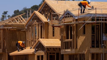 La madera es más vulnerable ante huracanes y otros desastres. ¿Por qué en Estados Unidos se siguen construyendo casas con este material?