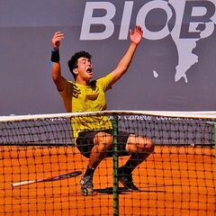 Tiene 18 años, trabaja con el coach de Tabilo y ya ganó su primer punto ATP: la historia de Nico Villalón