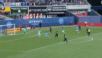 Pirlo, ¡pero qué holgazán! Falla estrepitosamente y hace el mimo