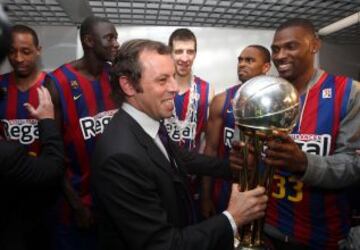 13 de febrero de 2011, el Barcelona gana al Real Madrid la Copa del Rey de Baloncesto. Sandro Rosell visita al equipo.