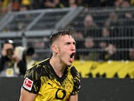 Dortmund's German defender #04 Nico Schlotterbeck celebrates after scoring the 2-0 goal during the German first division Bundesliga football match between BVB Borussia Dortmund and TSG 1899 Hoffenheim in Dortmund, western Germany, on December 7, 2025. (Photo by UWE KRAFT / AFP) / DFL REGULATIONS PROHIBIT ANY USE OF PHOTOGRAPHS AS IMAGE SEQUENCES AND/OR QUASI-VIDEO