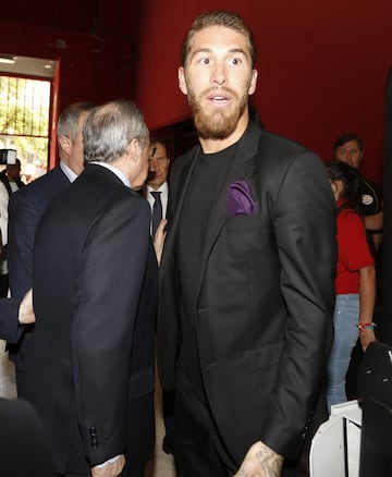 Sergio Ramos, jugador del Real Madrid, en la capilla ardiente de Jos Antonio Reyes en el estadio Snchez Pizjun.