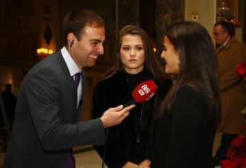 Claudia Pina e Irene López, representantes de la selección española Sub-17 que acaba de ganar el Mundial de fútbol de su categoría en Uruguay.