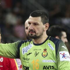 Show de Sterbik: efectividad de 60% con 3 penaltis detenidos