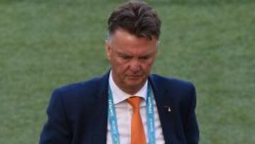 Van Gaal, pensativo durante el encuentro.