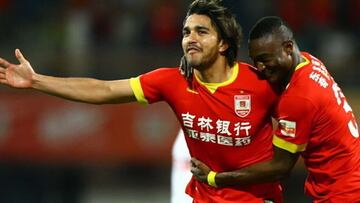 Dos etapas en el fútbol de China: Wuhan Zall y el Changchun Yatai.