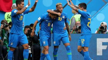 St.petersburg (Russian Federation), 22/06/2018.- Neymar (C-R) of Brazil celebrates scoring the 2-0 lead during the FIFA World Cup 2018 group E preliminary round soccer match between Brazil and Costa Rica in St.Petersburg, Russia, 22 June 2018.
 
 (RESTRIC