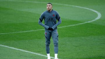 Mbappé, jugador del PSG, durante un entrenamiento en el Santiago Bernabéu para preparar el paritdo de Champions contra el Real Madrid.