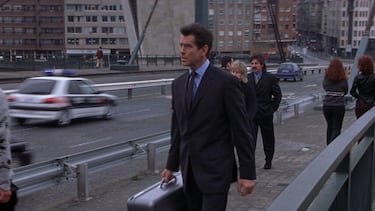 Cuando el James Bond de Pierce Brosnan la lió en Euskadi: así fue su explosiva misión en Bilbao