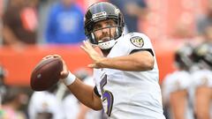 CLEVELAND, OH - OCTOBER 07: Joe Flacco #5 of the Baltimore Ravens warms up before the game against the Cleveland Browns at FirstEnergy Stadium on October 7, 2018 in Cleveland, Ohio.   Jason Miller/Getty Images/AFP
 == FOR NEWSPAPERS, INTERNET, TELCOS &amp; TELEVISION USE ONLY ==