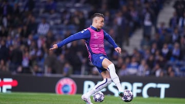 Matheus Uribe durante el calentamiento antes de un partido con Porto en Champions League.