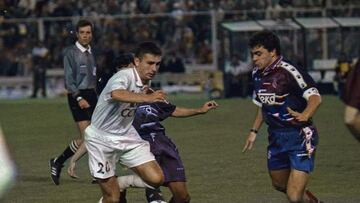 Bjeliça, en su época de jugador del Albacete, ante Sanchís, del Real Madrid.