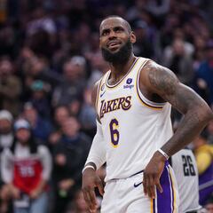 LeBron, on Lakers’ roster plans: “Y’all know what the f*** should be happening!”