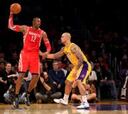 Naufragio de los Lakers en el regreso de Howard al Staples