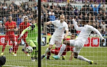 Leroy Fer opens the scoring at the Liberty stadium. Min.8