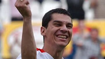 <b>FUERA RUMORES</b>. El centrocampista del Sevilla quiere alejarse de los rumores y quiere conseguir una plaza para la UEFA.