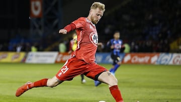 El jugador de La Calera, que puede actuar como volante o extremo, es una de las figuras del Torneo Nacional. Pese a su doble nacionalidad argentina-chilena, él ha reconocido que quiere jugar por la Roja.