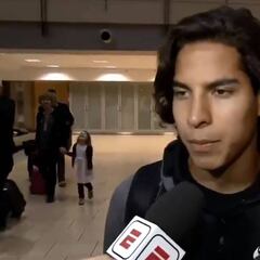 Andrés Guardado evita que Diego Lainez continúe entrevista