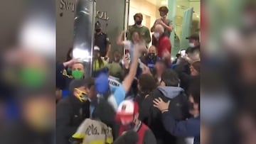 Algo así sólo se verá por Maradona: la fiesta de sus fans en la puerta del hospital