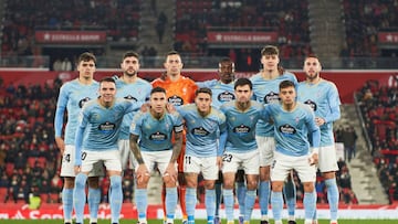 La formación inicial del Celta posa en los prolegómenos del encuentro ante el Mallorca.