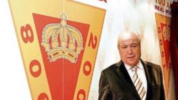 <b>A POR EL TERCER ASCENSO. </b>Samper apuesta por un Murcia renovado... pero sin sitio para las locuras.