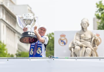 Ancelotti ganó su segunda Liga con el Real Madrid con 10 puntos de ventaja sobre el Barcelona, el segundo clasificado.