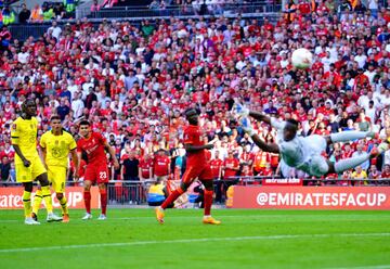 Luis Díaz salió campeón de la FA Cup con Liverpool que venció 6-5 al Chelsea en los lanzamientos desde el punto penal.