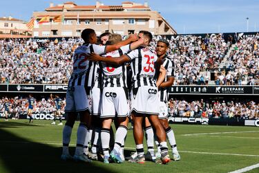 Bob Voulgaris es el propietario griego-canadiense del Castellón con un 96%, el 4% restantes pertenece a Sentimiento Albinegro.