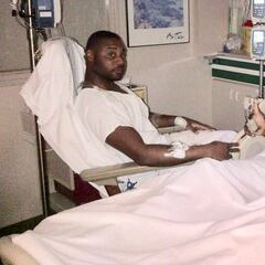 Abidal publica una foto con su primo para "pedir respeto"