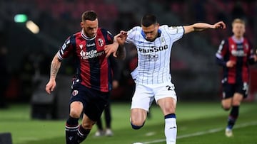 BOLOGNA, ITALY - MARCH 20: Marko Arnautovic of Bologna FC 
competes for the ball with Merih Demiral of Atalanta BC during the Serie A match between Bologna FC and Atalanta BC at Stadio Renato Dall'Ara on March 20, 2022 in Bologna, Italy. (Photo by Alessandro Sabattini/Getty Images)