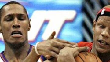 <b> NUEVA DERROTA. </b> Los Toronto Raptors sumaron una nueva derrota, esta vez, ante los Suns de Phoenix.