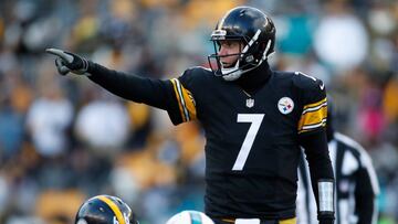 PITTSBURGH, PA - JANUARY 08: Ben Roethlisberger #7 of the Pittsburgh Steelers calls a play at the line of scrimmage during the third quarter against the Miami Dolphins in the AFC Wild Card game at Heinz Field on January 8, 2017 in Pittsburgh, Pennsylvania.   Gregory Shamus/Getty Images/AFP
 == FOR NEWSPAPERS, INTERNET, TELCOS &amp; TELEVISION USE ONLY ==