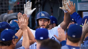 Con una destacada actuaci&oacute;n de Clayton Kershaw, los Dodgers vencieron a los Brewers y tienen la ventaja en la NLCS antes de viajar a Milwaukee.