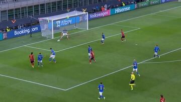 Cada vez que lo ves hay algo mejor: golazo de época en San Siro de España bailando a Italia