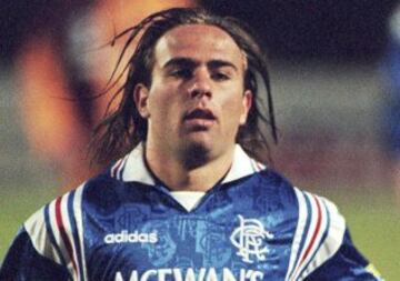 Con 20 años y 96 días, el delantero deja la UC y parte al Glasgow Rangers (Escocia) por US$ 6,5 millones. Las lesiones truncaron su carrera.