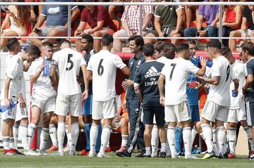 Afronta su tercera temporada en el Castilla. Dirigió antes al Juvenil y al Cadete.