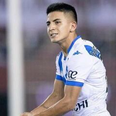 Con gol de penal de Almada sobre el final, Vélez elimina a Peñarol y sigue en la Sudamericana