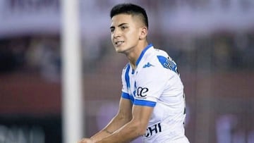 Con gol de penal de Almada sobre el final, Vélez elimina a Peñarol y sigue en la Sudamericana